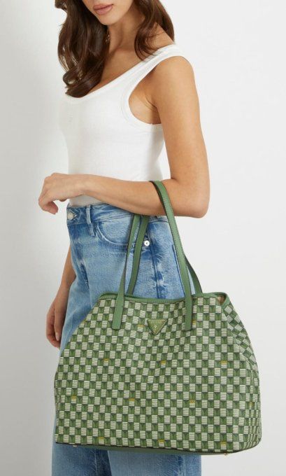 SAC CABAS ViKKY MOTIF GEOMETRIQUE GUESS JEANS VERT HWJT93 18290